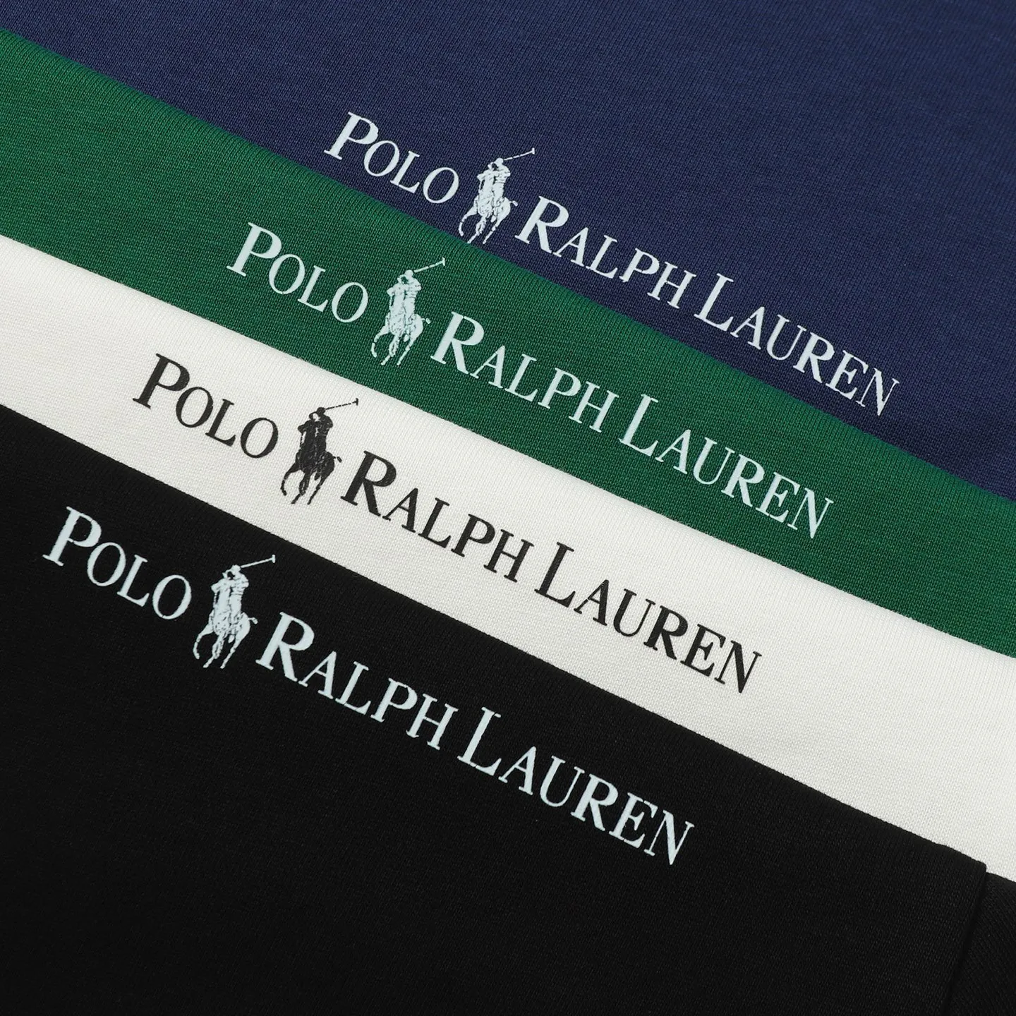 P126 Style number: 505 Ralph Lauren/Ralph Lauren 25ss new summer silicone Polo embossed round neck T-shirt. The main logo on the neck has a QR code mark, which can be scanned for verification. The 3D silicone three-dimensional English letter logo is embossed to distinguish low-quality products on the market. 32 counts, 240g hydrophilic toner, 100% cotton fabric, comfortable and soft, highly breathable, focusing on high-end cost-effectiveness, needless to say good quality. Available in a variety of colors, both boys and girls can try this genderless style, giving them a yuppie tone in no time. Immerse yourself in your leisurely style, and have your own style in retro. Natural, vivid and very French romantic feelings, perfectly integrating youthful atmosphere and trend. Color: white, black, navy blue, dark green Size: S-xL S Shoulder width 44 Bust 104 Sleeve length 23 Clothing length 72 M Shoulder width 45 Bust 108 Sleeve length 24 Clothing length 74 L Shoulder width 46 Bust 112 Sleeve length 25 Clothing length 76 xL Shoulder width 47 Bust 116 Sleeve length 26 Clothing length 78